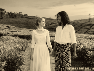 dua tangan hampir bersentuh